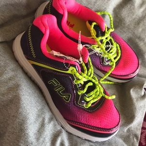 BNWT Fila girls sneakers. Size 3.
